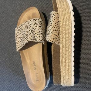 Dirty laundry size 8.5